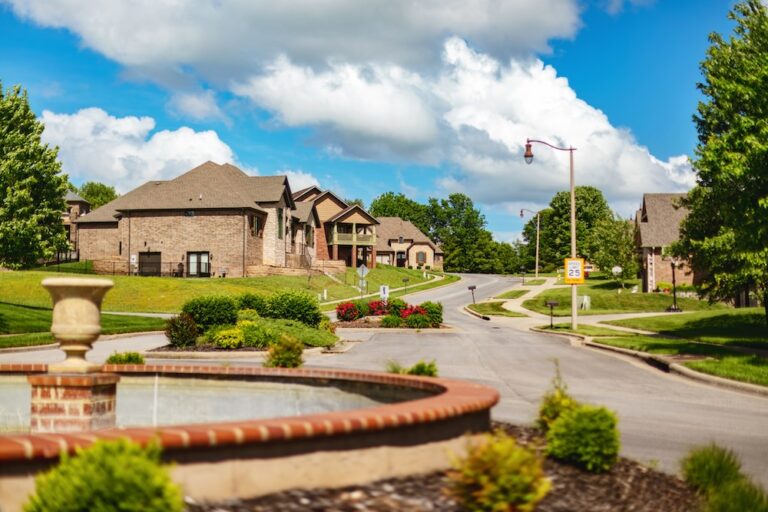 Homeowner’s Association Fees: Make Sure You Understand the Fine Print