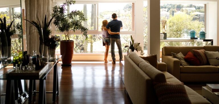 7 Signs You Should Hold on to Your Property