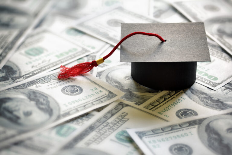 Should You Use Your Home Equity to Pay Off Student Loans? 