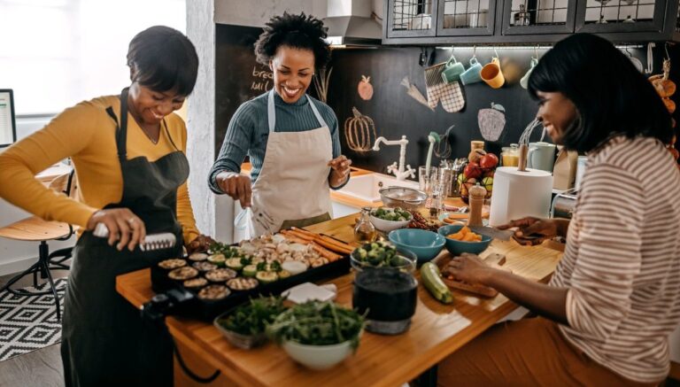 6 Ways to Make Your Thanksgiving More Meaningful – and Less Expensive
