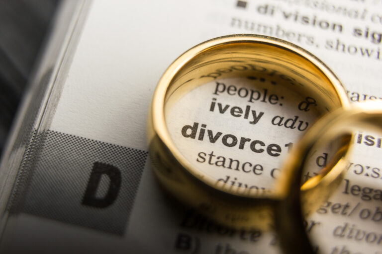 How to Use Home Equity to Settle Home Ownership in a Divorce  